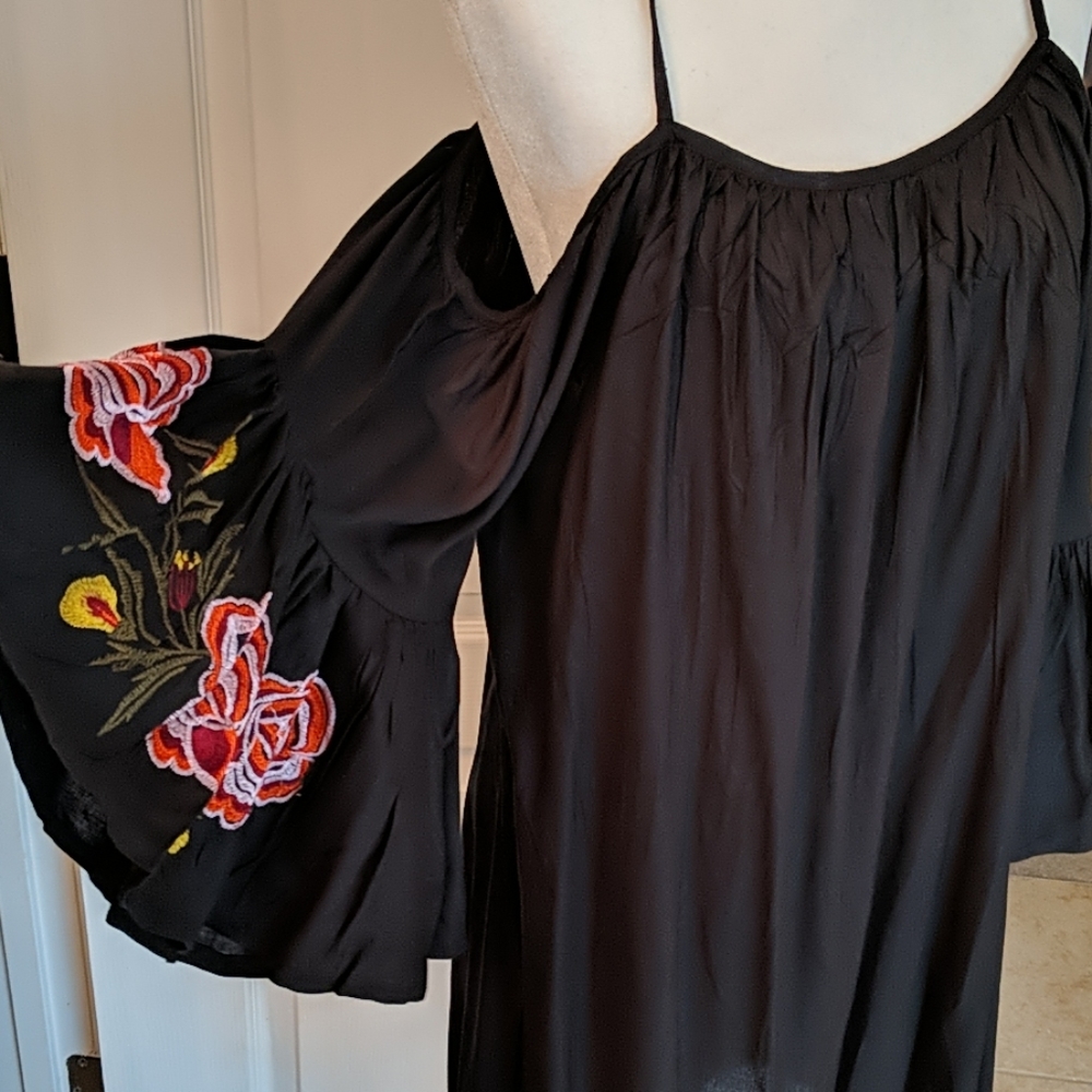 Black open shoulder bell sleeve summer dress